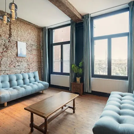 Charming Two-bedroom River Side *