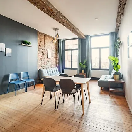 Charming Two-bedroom River Side Appartement