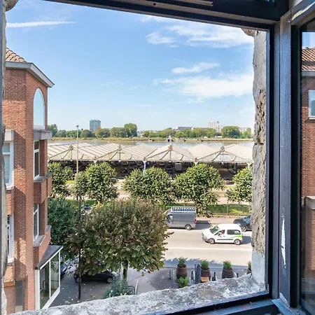 Charming Two-bedroom River Side *