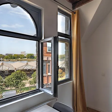 Charming Two-bedroom River Side