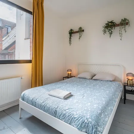 Charming Two-bedroom River Side